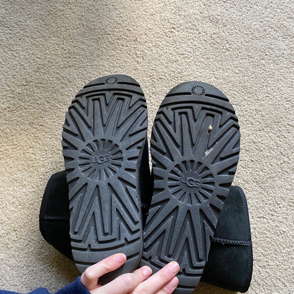 Black suede Uggs black size 6 - Picture 7 of 7